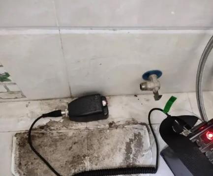 清苑区屋顶漏水维修公司分享下卫生间漏水的危害及解决方法
